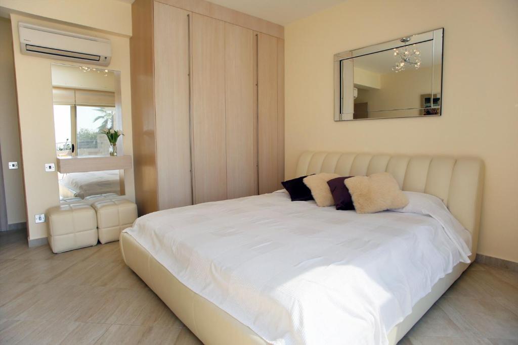Пейя: Seafront 5 Bedroom Villa Paradise in Sea Caves