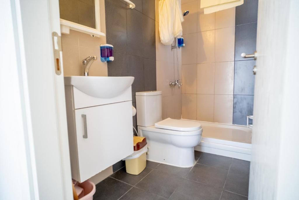 Кирения: Beautiful Two-bedroom Apartment with Sea and Mountain views Sel 8-5