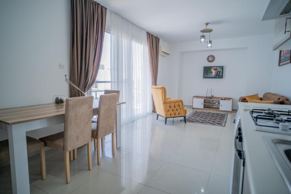 Кирения: Beautiful Two-bedroom Apartment with Sea and Mountain views Sel 8-5