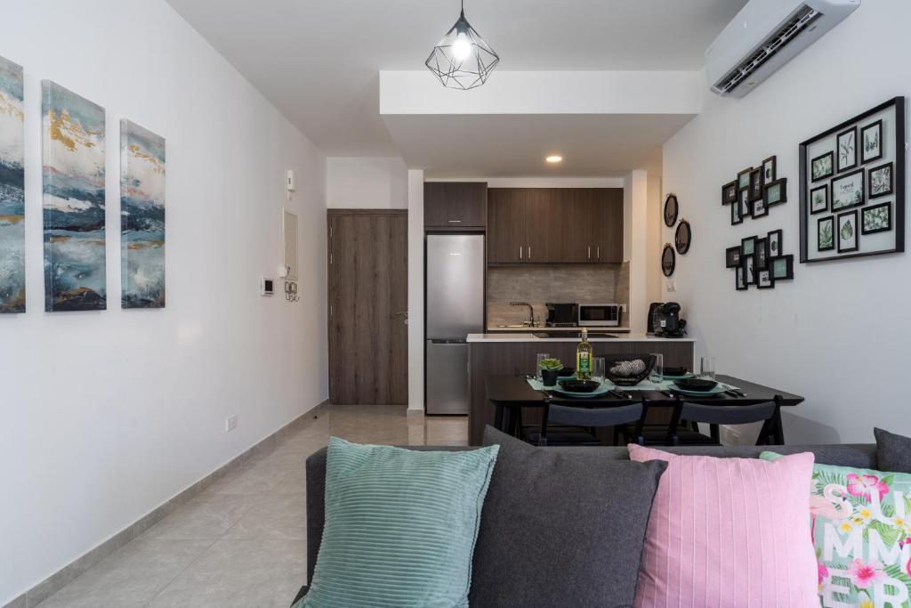 Aziza 1- Bedroom Apartment in Larnaca — фото 1