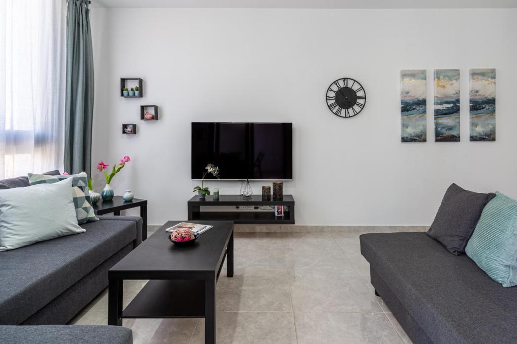 Ларнака: Aziza 1- Bedroom Apartment in Larnaca