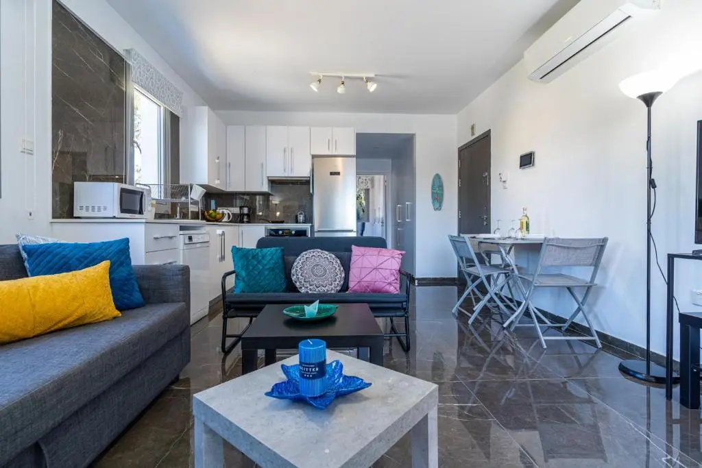 Ларнака: Kmeidos 1-Bedroom Apartment in Larnaca