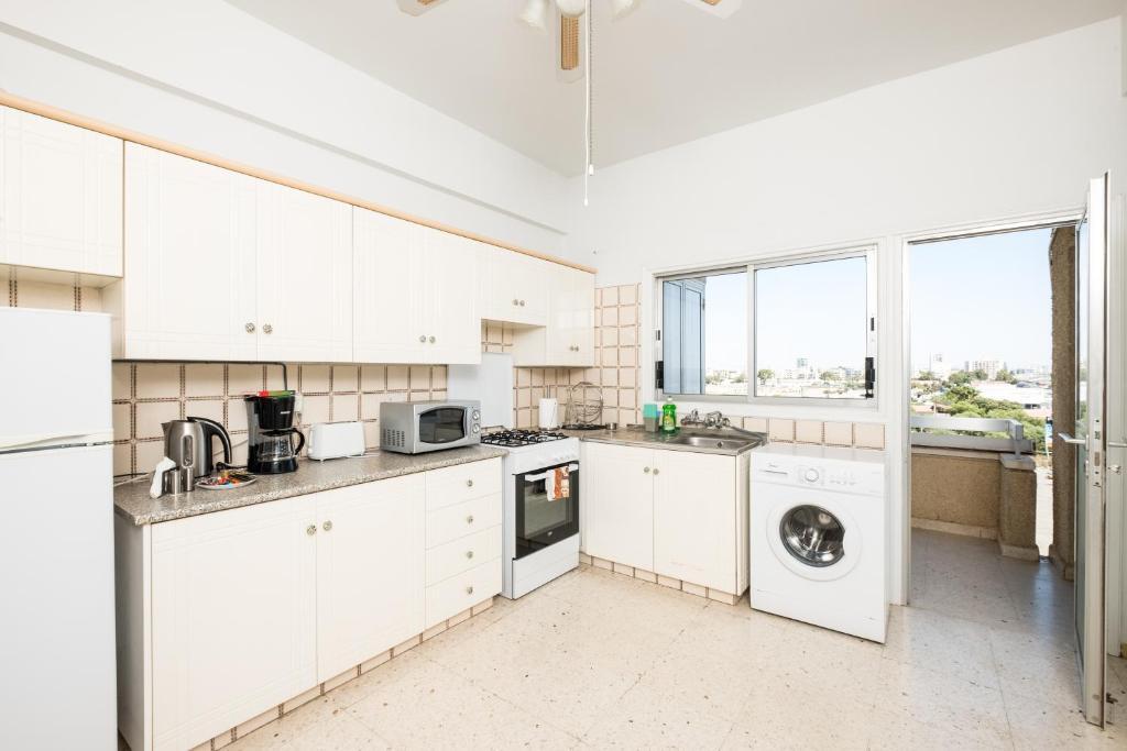 Ларнака: Apollon Beachfront Apartment 302