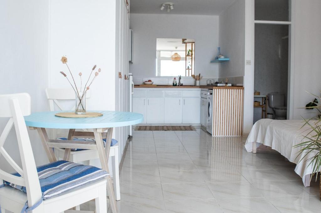 Писсури: Pissouri bay studio