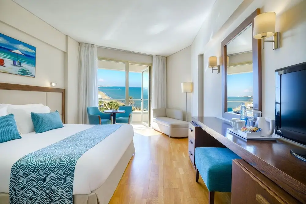 Ларнака: The Golden Bay Beach Hotel
