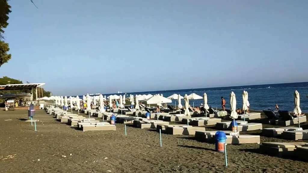 Агиос Тихонас: FANTASTIC 1 BED APARTMENT BY THE SEA OPPOSITE 4 SEASONS Limassol