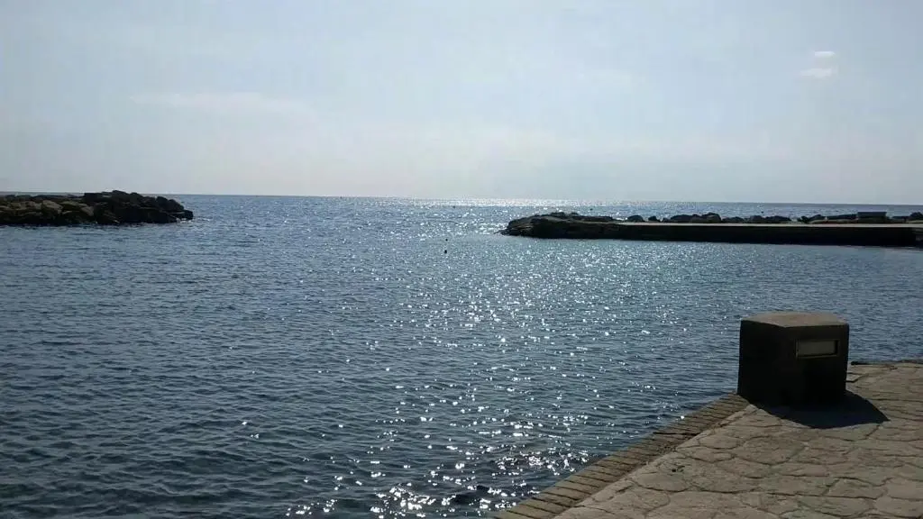 Агиос Тихонас: FANTASTIC 1 BED APARTMENT BY THE SEA OPPOSITE 4 SEASONS Limassol