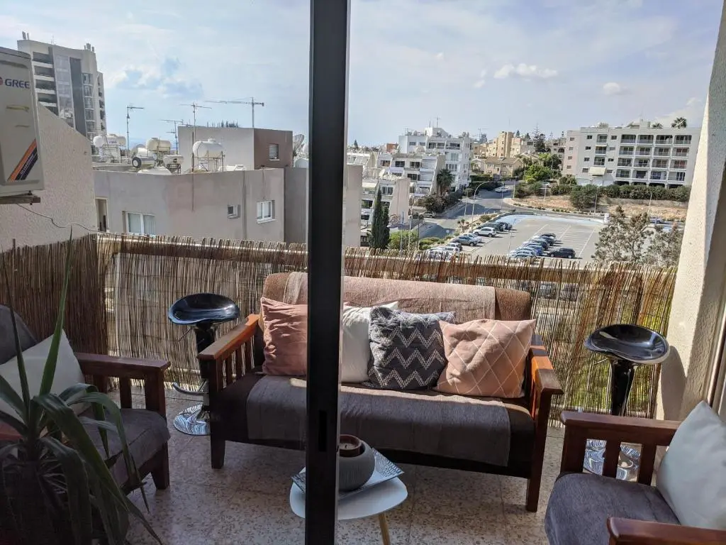 Агиос Тихонас: FANTASTIC 1 BED APARTMENT BY THE SEA OPPOSITE 4 SEASONS Limassol