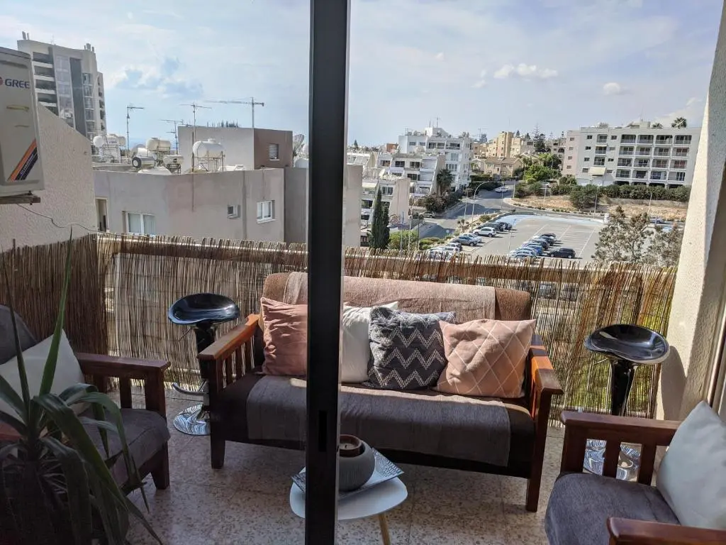 Агиос Тихонас: FANTASTIC 1 BED APARTMENT BY THE SEA OPPOSITE 4 SEASONS Limassol