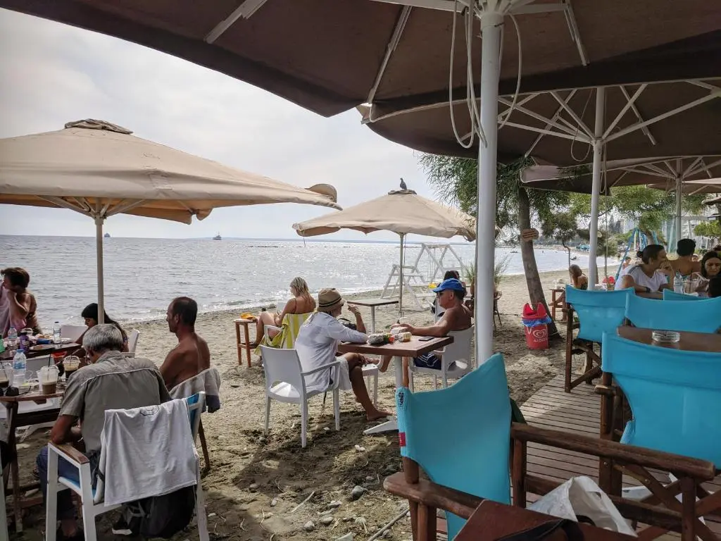 Агиос Тихонас: FANTASTIC 1 BED APARTMENT BY THE SEA OPPOSITE 4 SEASONS Limassol