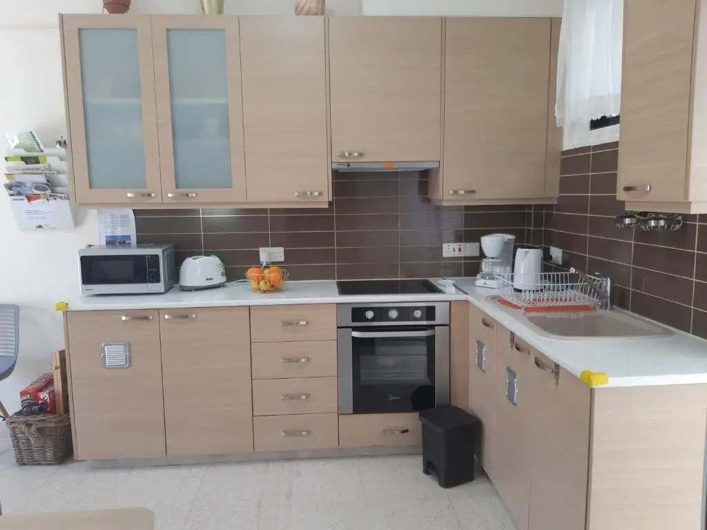 Перволия: House Near the Beach (Militsa & Aggeliki)