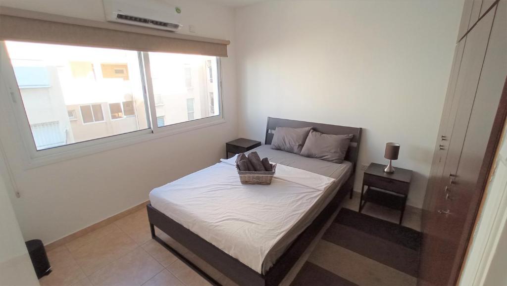 Ларнака: 5 min to the Beach Holiday Shared Apartment incl NETFLIX - private ROOM in 3 bdr Apt
