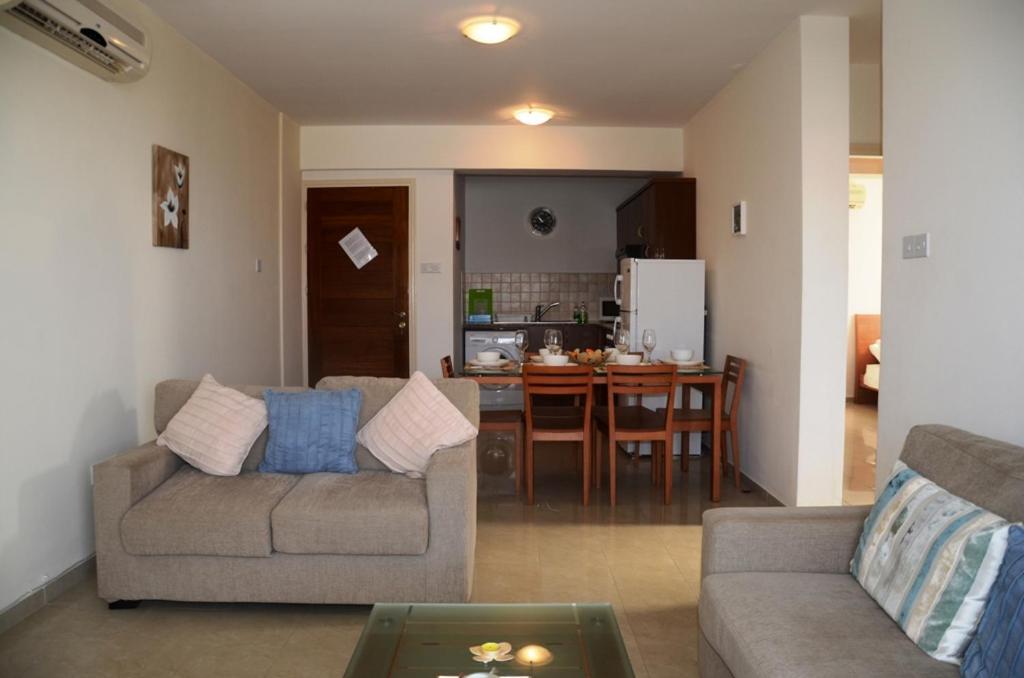Пейя: 2 bedroom apartment E8 located pool level, sea view, FREE WIFI
