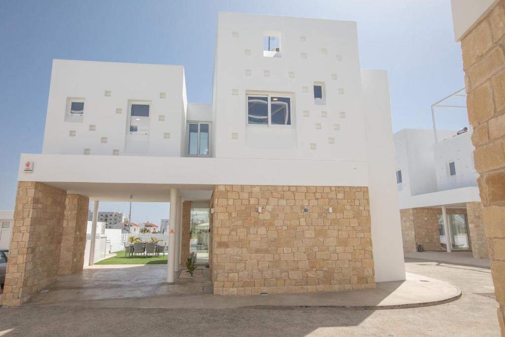 Протарас: Protaras-Centre SeaView Villa, 200m From Beach- Blue Island Villa