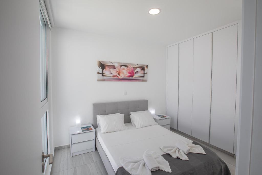 Протарас: Protaras-Centre SeaView Villa, 200m From Beach- Blue Island Villa