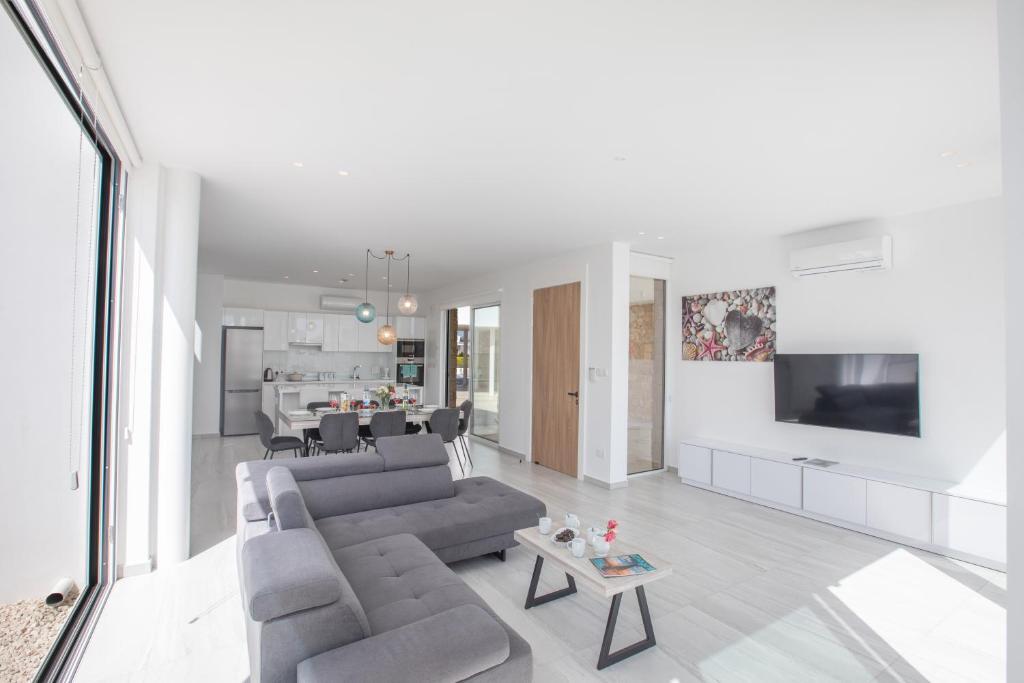 Протарас: Protaras-Centre SeaView Villa, 200m From Beach- Blue Island Villa