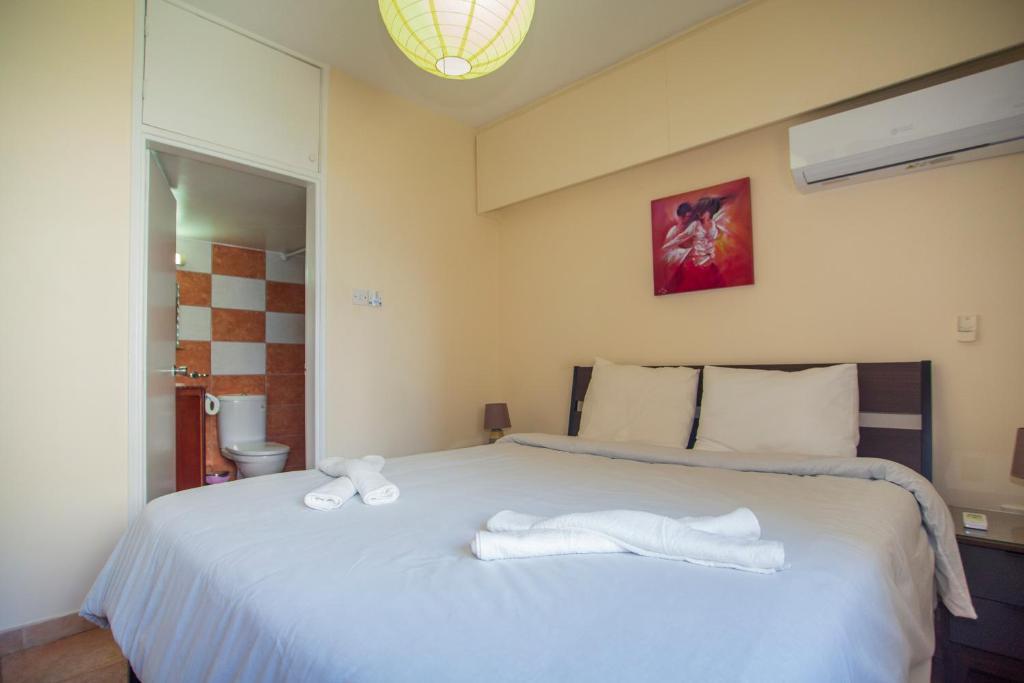 Ларнака: Central, by sea, seaview, renovated 1 bedroom flat
