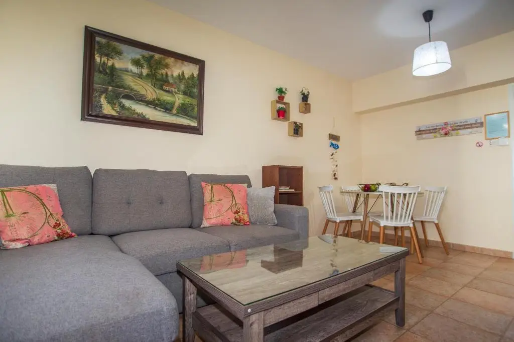 Ларнака: Central, by sea, seaview, renovated 1 bedroom flat