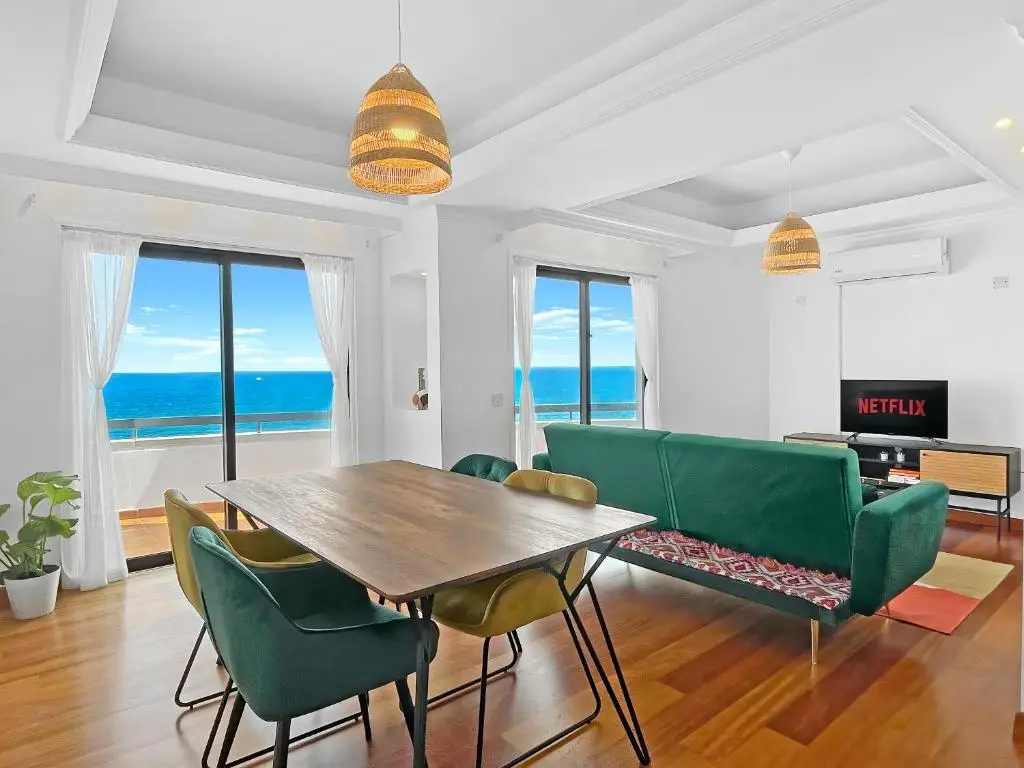 Ларнака: 180° Seaview Apt. Right on Famous Beach Promenade