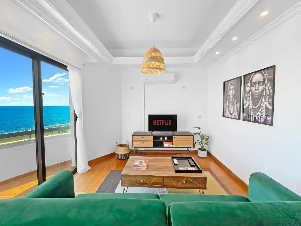 180° Seaview Apt. Right on Famous Beach Promenade — фото 1