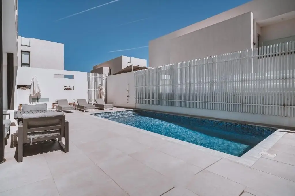 SunnyVillas: 3BR New Villa☆Private Pool in Pernera - White Swan — фото 1