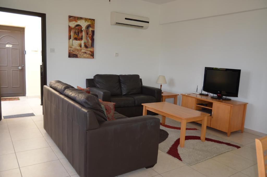 Пафос: Faros Beach Apartment A102