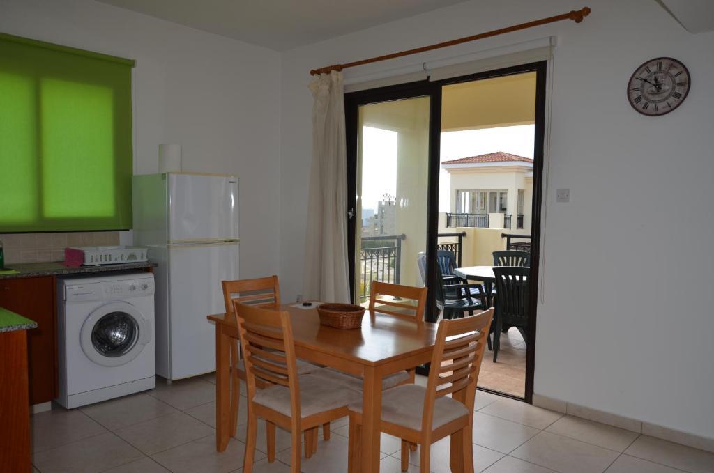 Пафос: Faros Beach Apartment A102