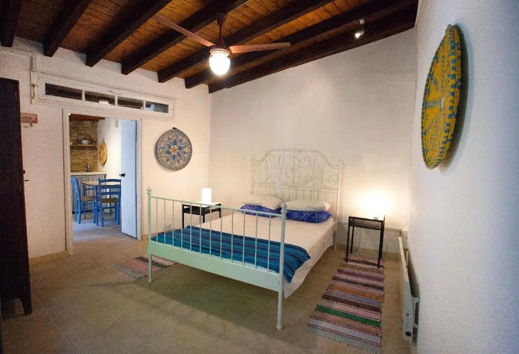 Какопетрия: Cecilias Courtyard