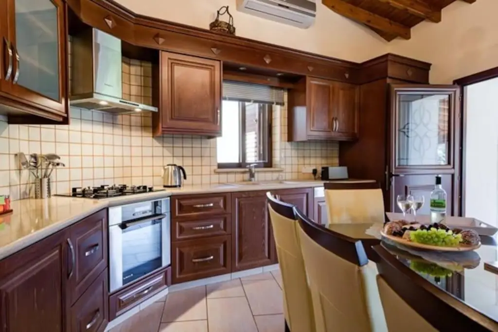 Какопетрия: Villa Elizabeth