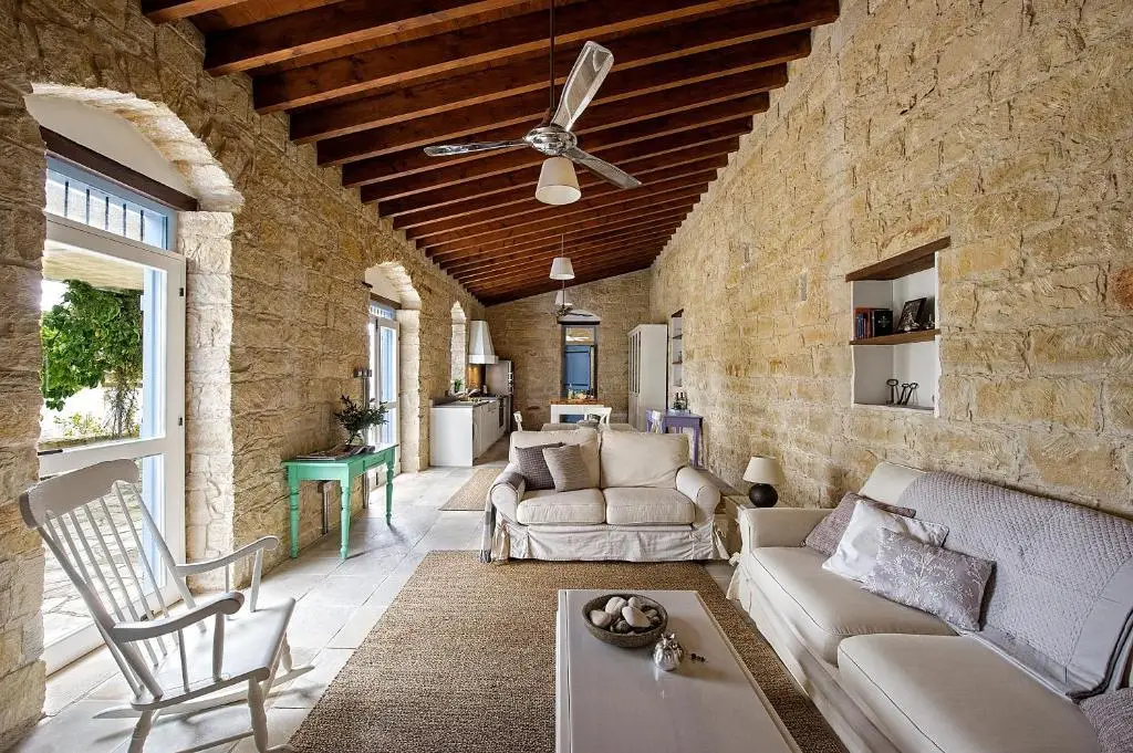 Какопетрия: Villa Avgoustis