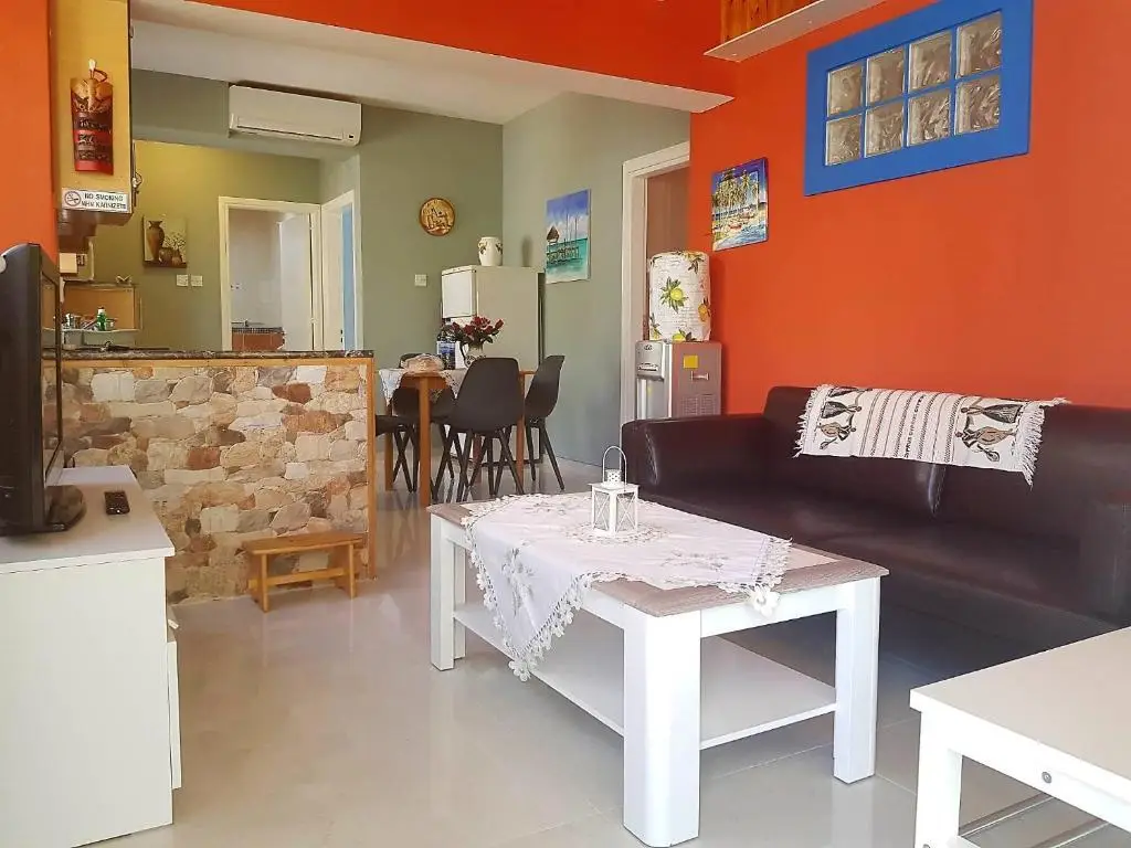 Протарас: 2 bedroom ground floor apt, 5 minutes walk from the beach