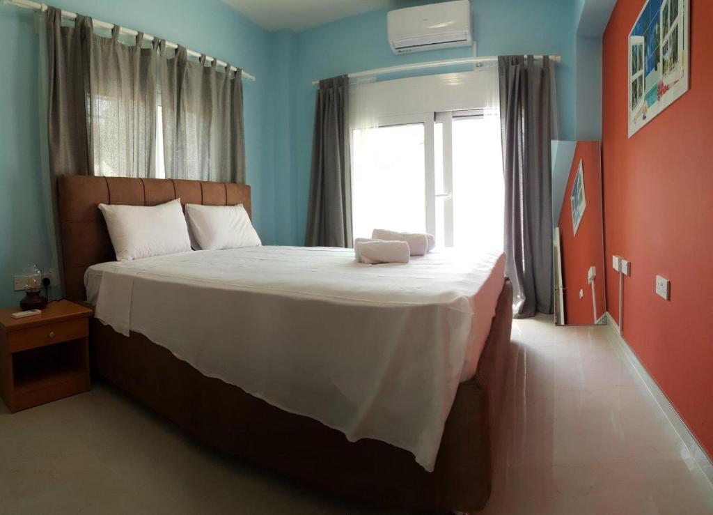 Протарас: 2 bedroom ground floor apt, 5 minutes walk from the beach