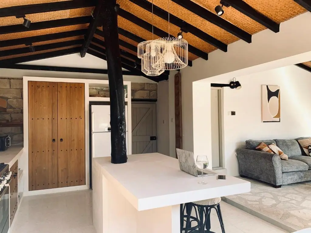 Агиа-Варвара: The Goathouse