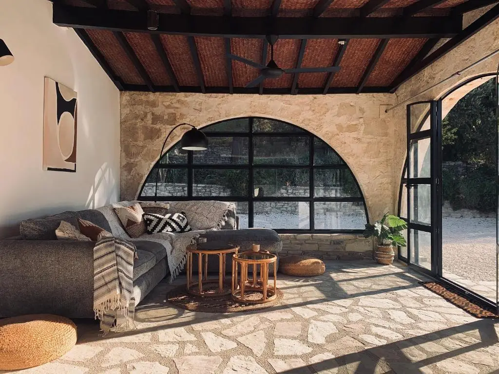 Агиа-Варвара: The Goathouse