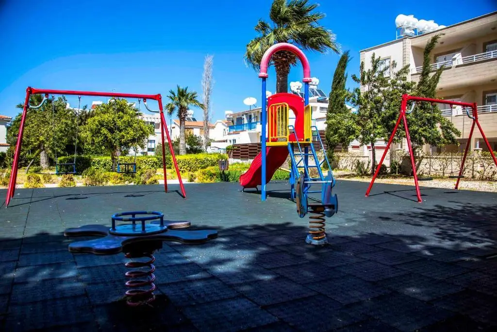 Пафос: 6 bdr villa with TENNIS COURT
