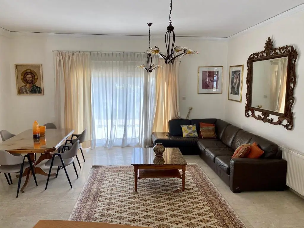 Пафос: 6 bdr villa with TENNIS COURT