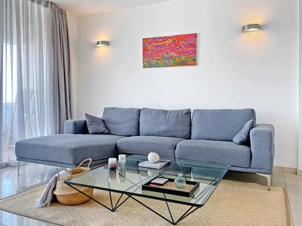 Ларнака: 2BR SEAVIEW Apt in prime location 1 min from sea