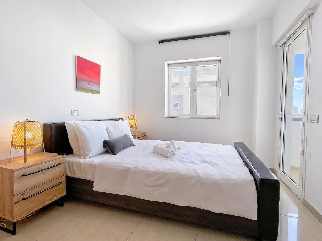 Ларнака: 2BR SEAVIEW Apt in prime location 1 min from sea