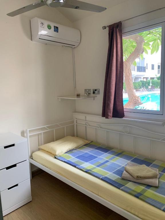 Паралимни: Theodoros Apt.22