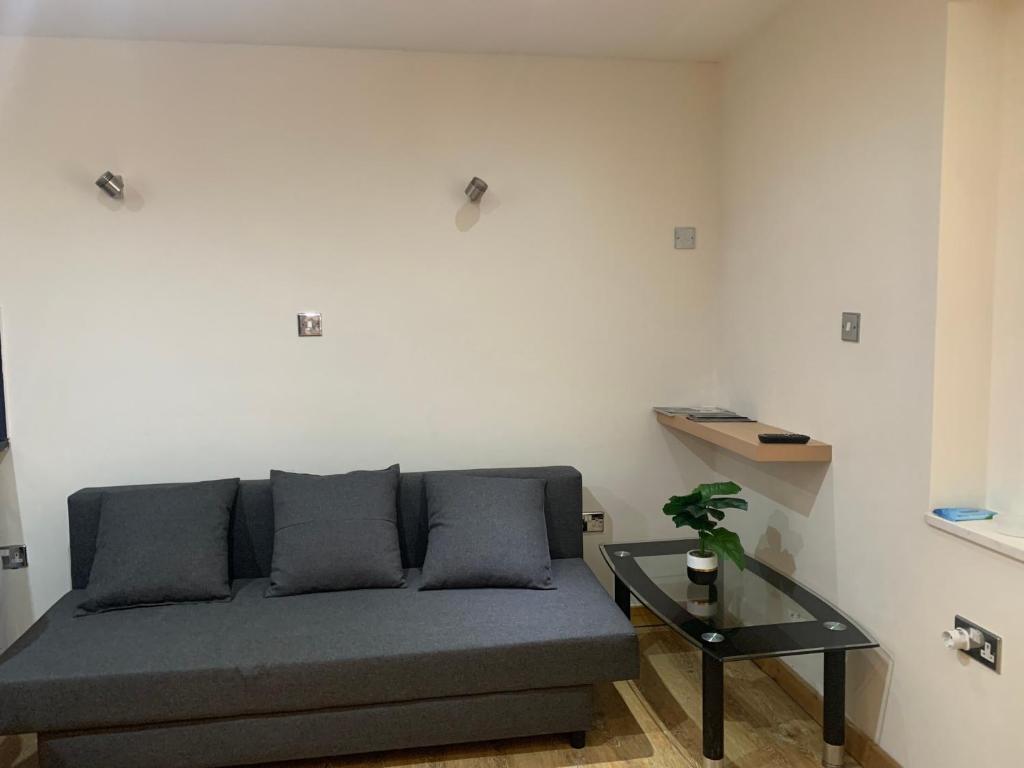 Паралимни: Theodoros Apt.22