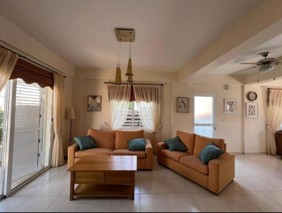 Паралимни: 3bdr villa-pool/700m from a blue flag beach!
