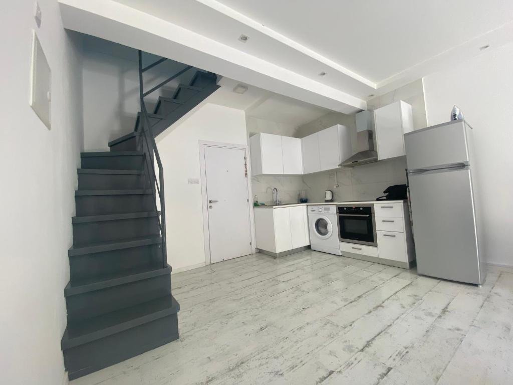 Агиос Тихонас: 1-Bedroom Duplex 100m by the Sea