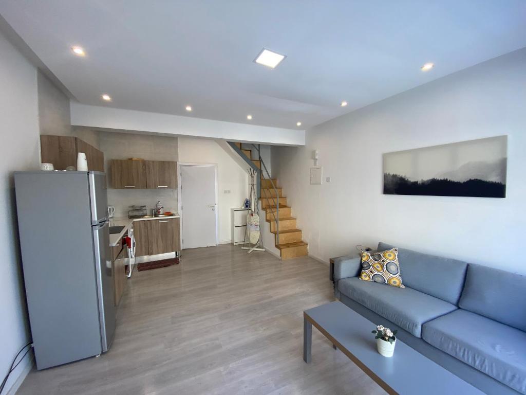 Агиос Тихонас: 1-Bedroom Duplex 100m by the Sea