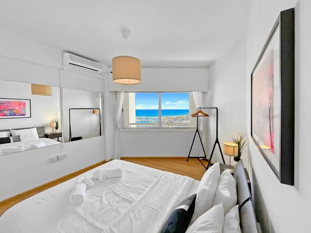 Ларнака: 1BR Seaview Apt close to the beach - Top location
