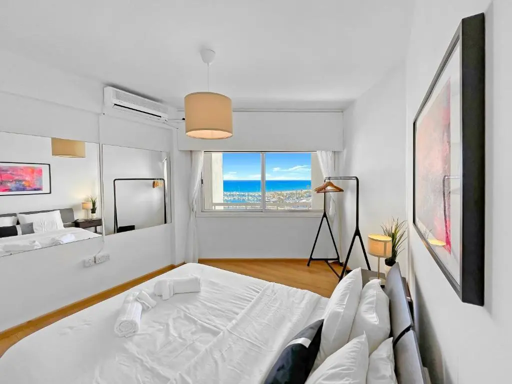 Ларнака: 1BR Seaview Apt close to the beach - Top location