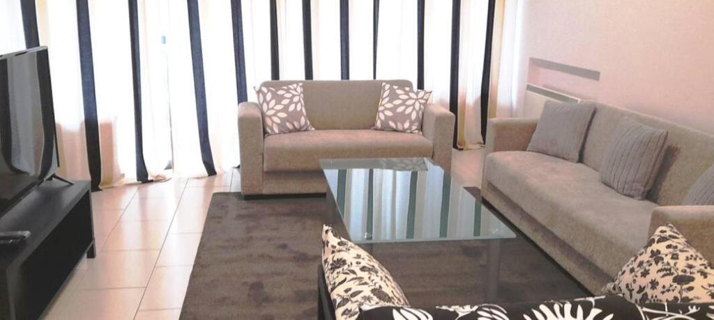 Никосия: 3 Bedroom Apartment