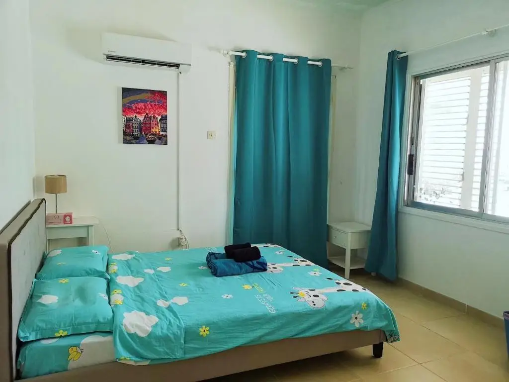 Пейя: Coral Bay Villa .5 bedrooms.1 minute walk to the beach