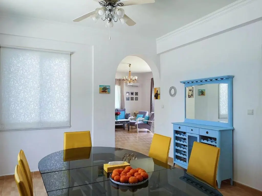 Пейя: Coral Bay Villa .5 bedrooms.1 minute walk to the beach