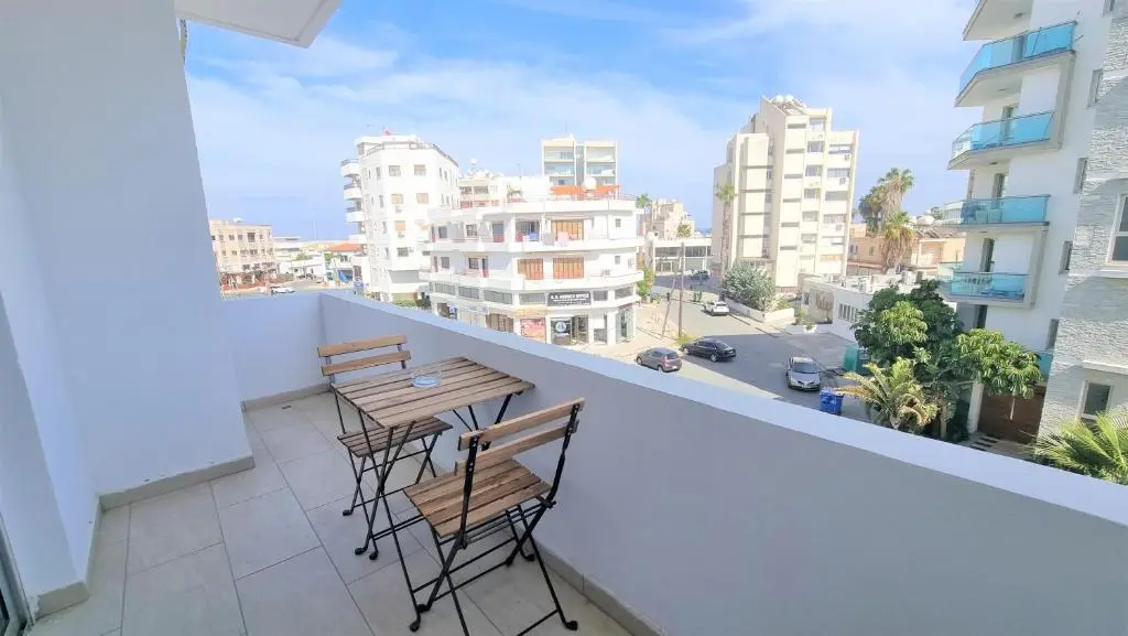 Ларнака: Comfy and Exquisite ROOMS in a Shared 3BR Apartment Near Main Harbor, City Center