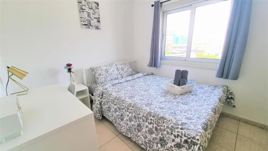 Ларнака: Comfy and Exquisite ROOMS in a Shared 3BR Apartment Near Main Harbor, City Center